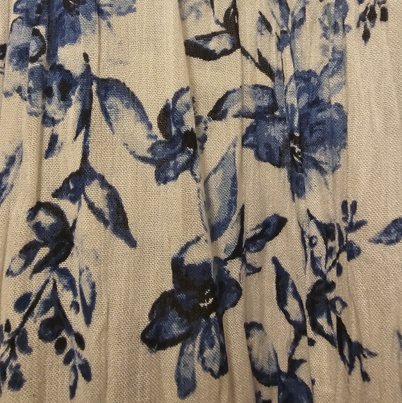 Gently Used Blew and off White Crinkle Skirt - Picture 3 of 3